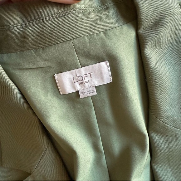 Loft - Petite Relaxed Fluid Blazer - Olive Green - Picture 5 of 13